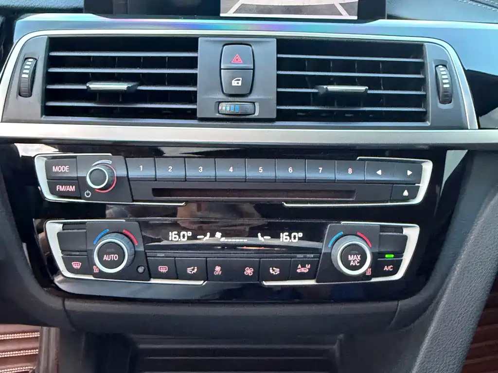 BMW 3 Series — миниатюра 12