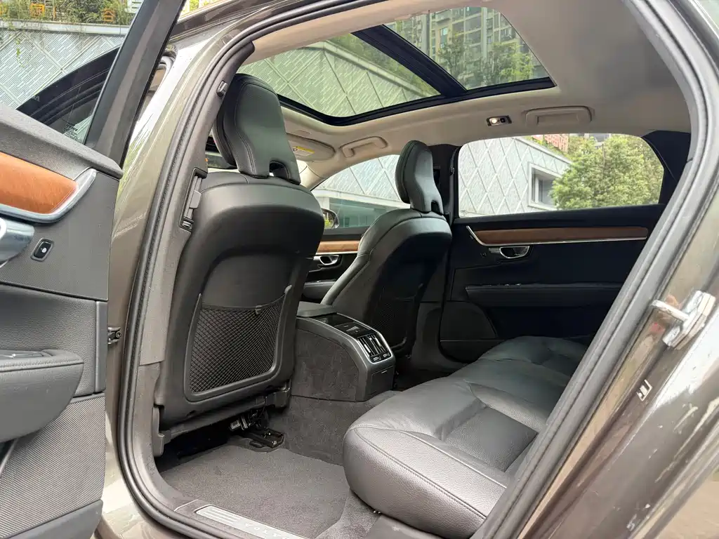 Volvo S90 — миниатюра 10
