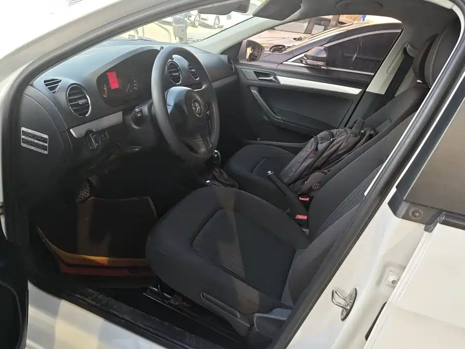 Volkswagen Jetta — миниатюра 9