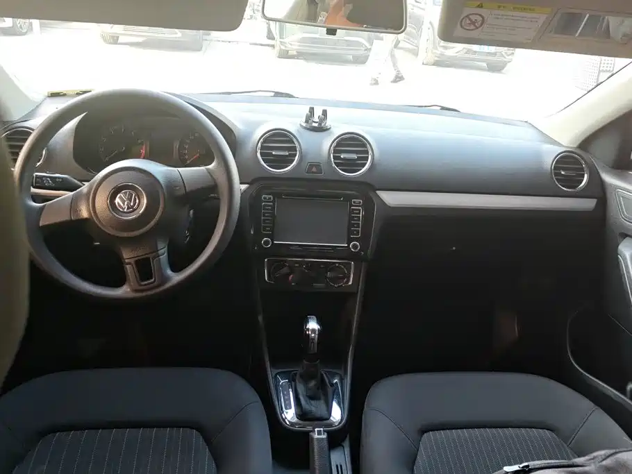 Volkswagen Jetta — миниатюра 12
