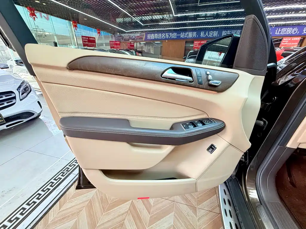 Mercedes-Benz GLE (Import) — миниатюра 10