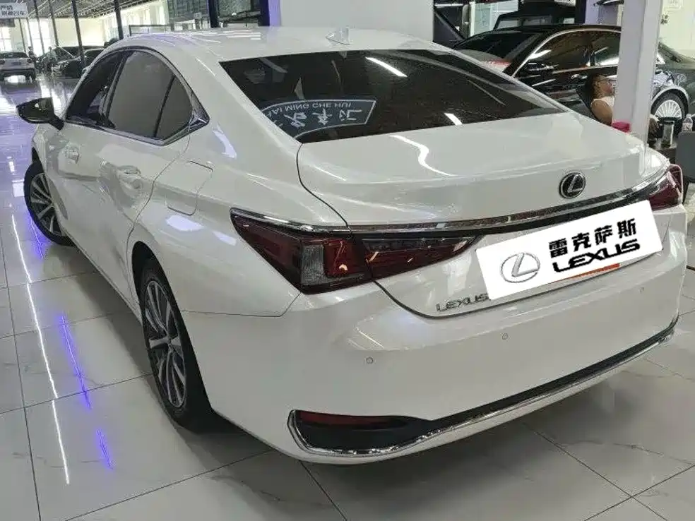 Lexus ES — миниатюра 2