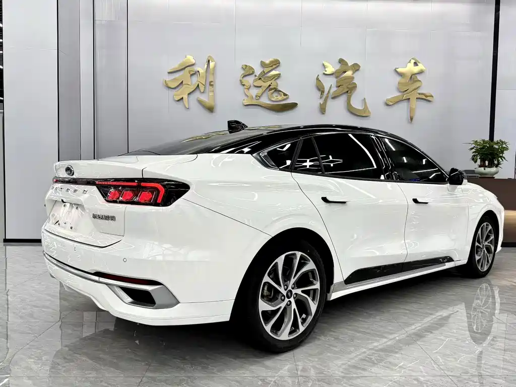Ford Mondeo — миниатюра 7