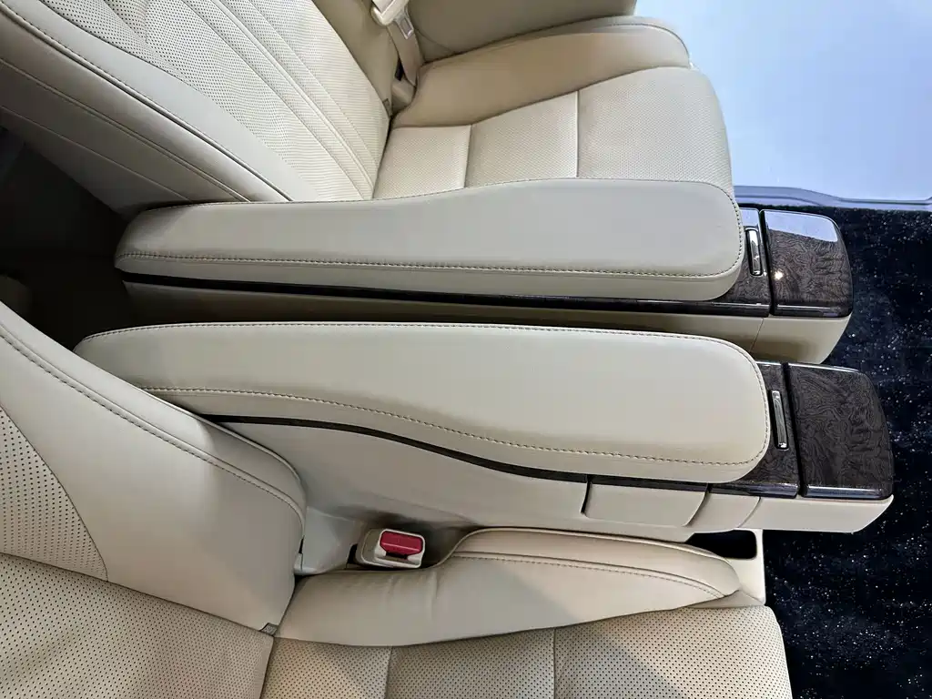Toyota Alphard — миниатюра 12