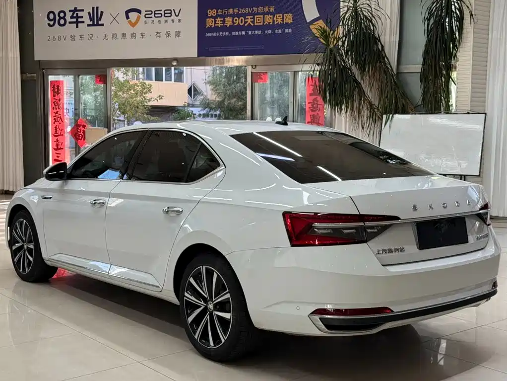 Skoda Superb — миниатюра 6