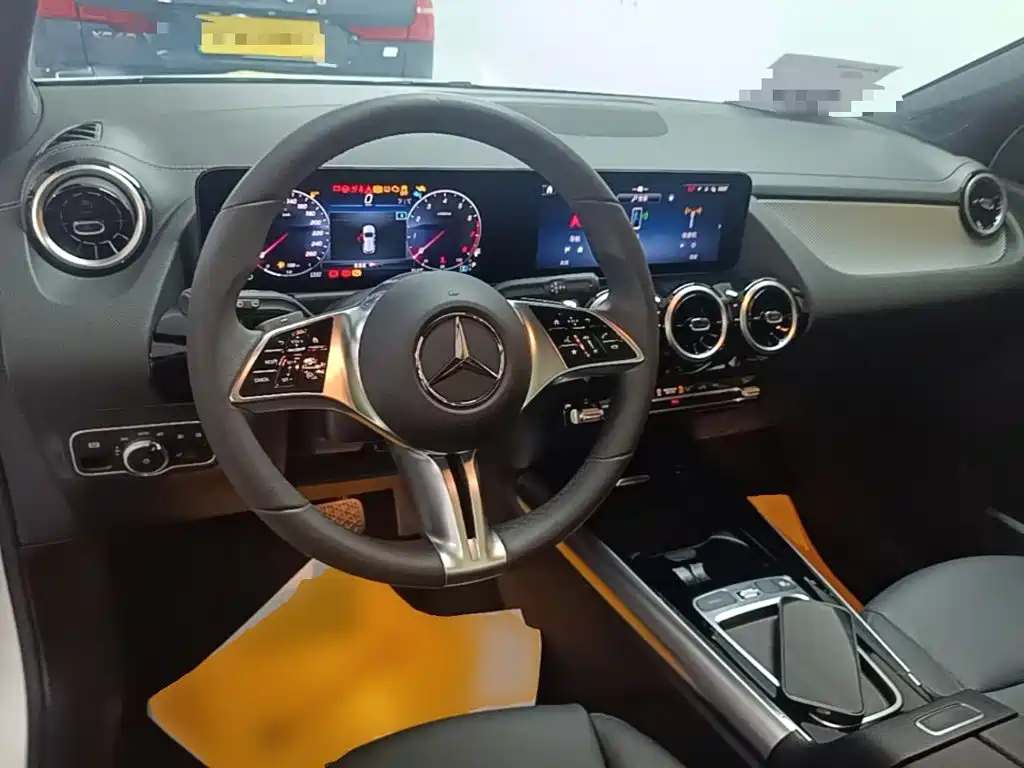 Mercedes-Benz GLA — миниатюра 11
