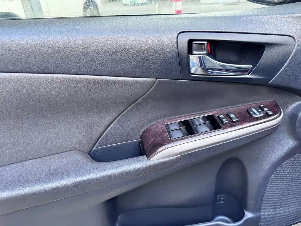 Toyota Camry — миниатюра 8