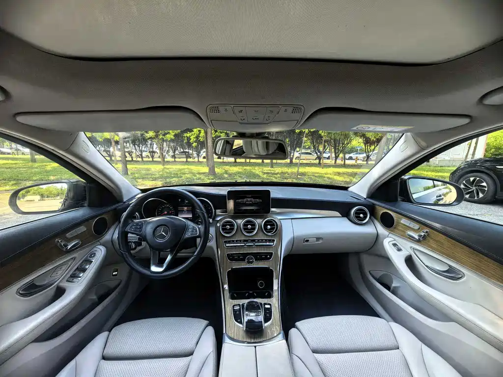 Mercedes-Benz C-Class — миниатюра 12
