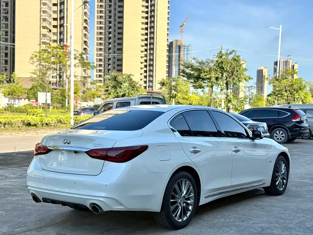 INFINITI Q50L