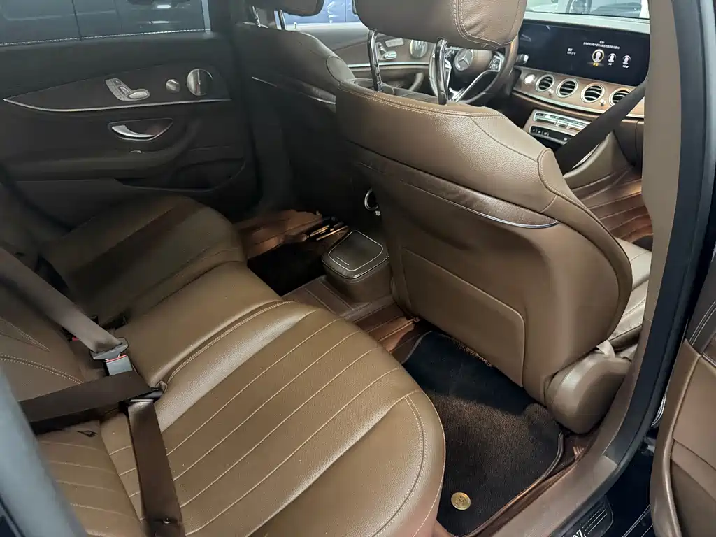 Mercedes-Benz E-Class — миниатюра 3