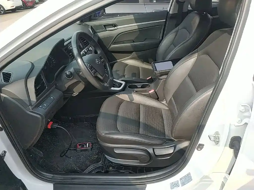 Hyundai Elantra — миниатюра 15