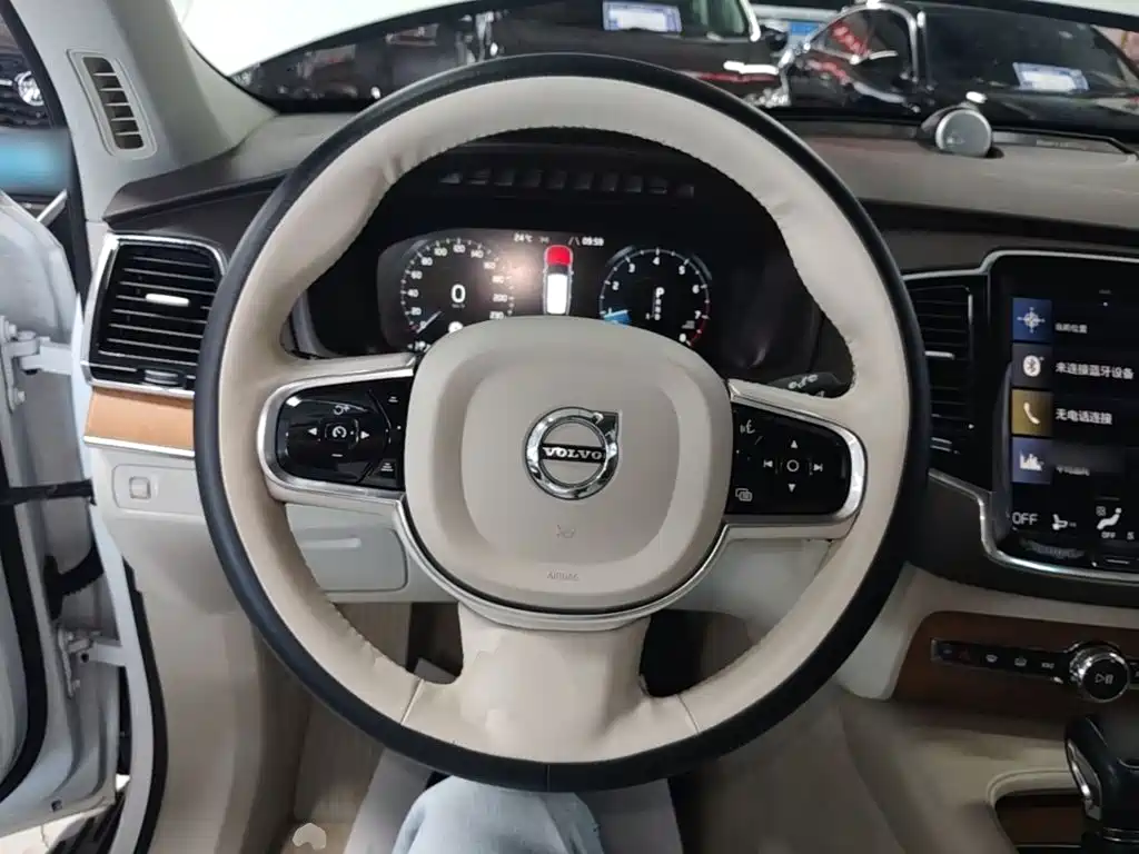 Volvo XC90 — миниатюра 11