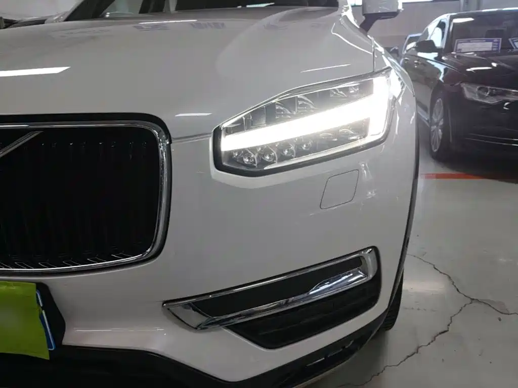 Volvo XC90 — миниатюра 24