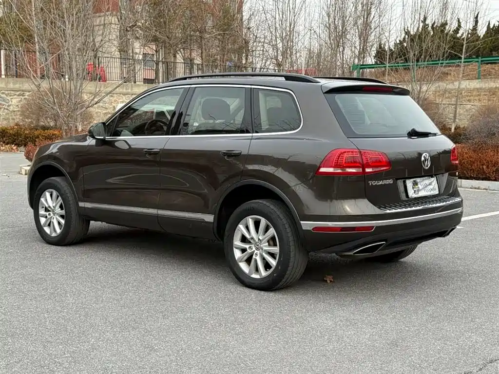 VOLKSWAGEN TOUAREG