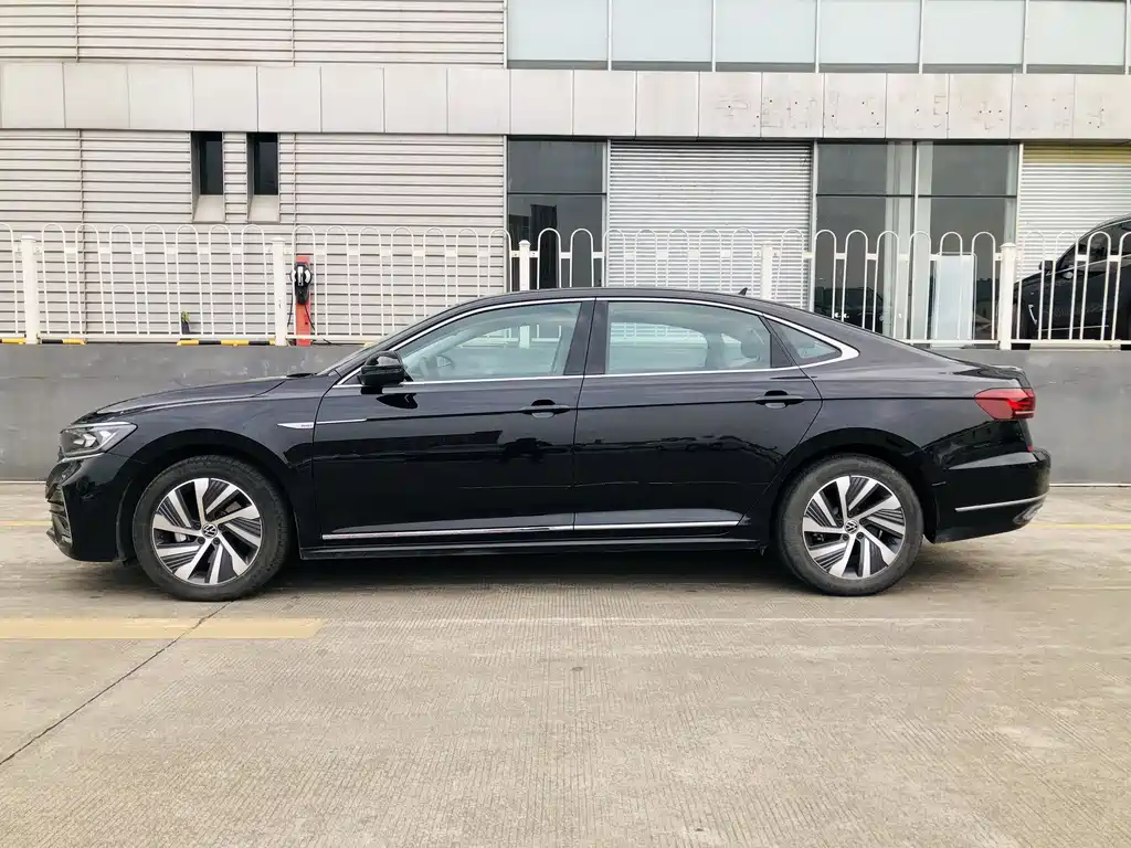 VOLKSWAGEN PASSAT NEW ENERGY