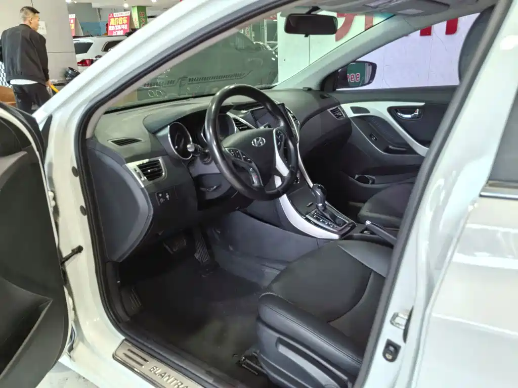 Hyundai Elantra Langdong — миниатюра 5