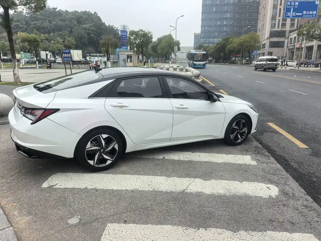Hyundai Elantra — миниатюра 4