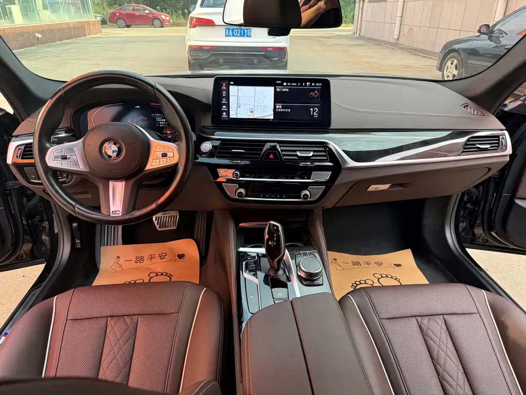 BMW 5 Series — миниатюра 10