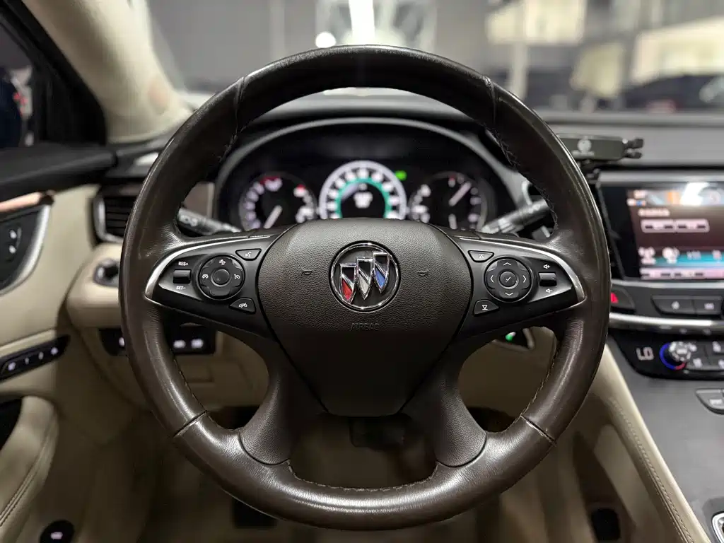 Buick LaCrosse — миниатюра 12