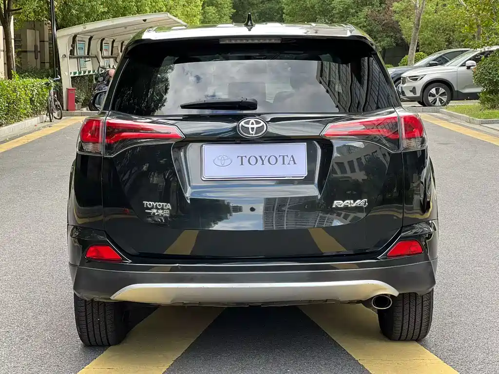 Toyota RAV4 — миниатюра 4
