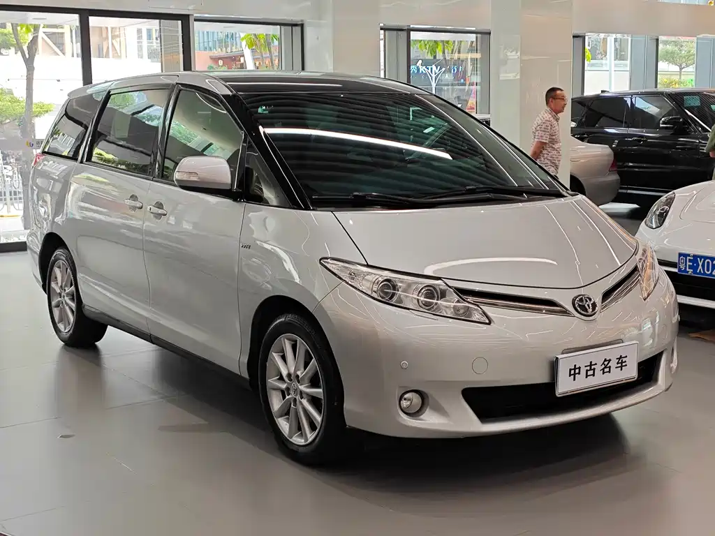 Toyota Previa — миниатюра 3