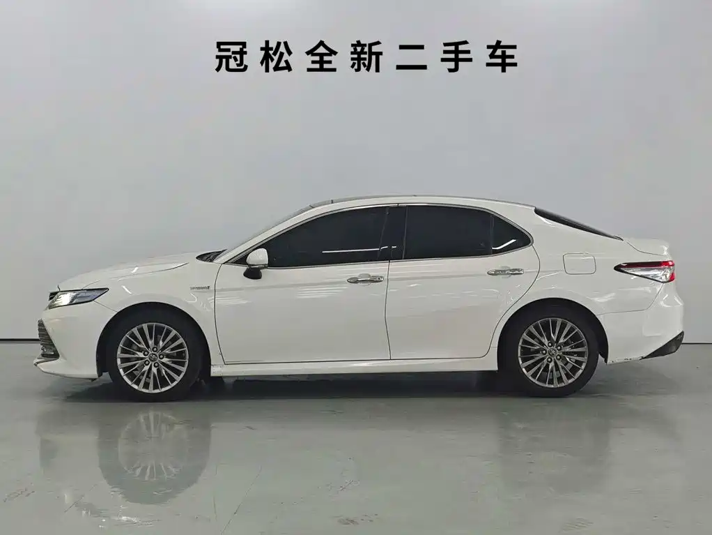 Toyota Camry — миниатюра 3