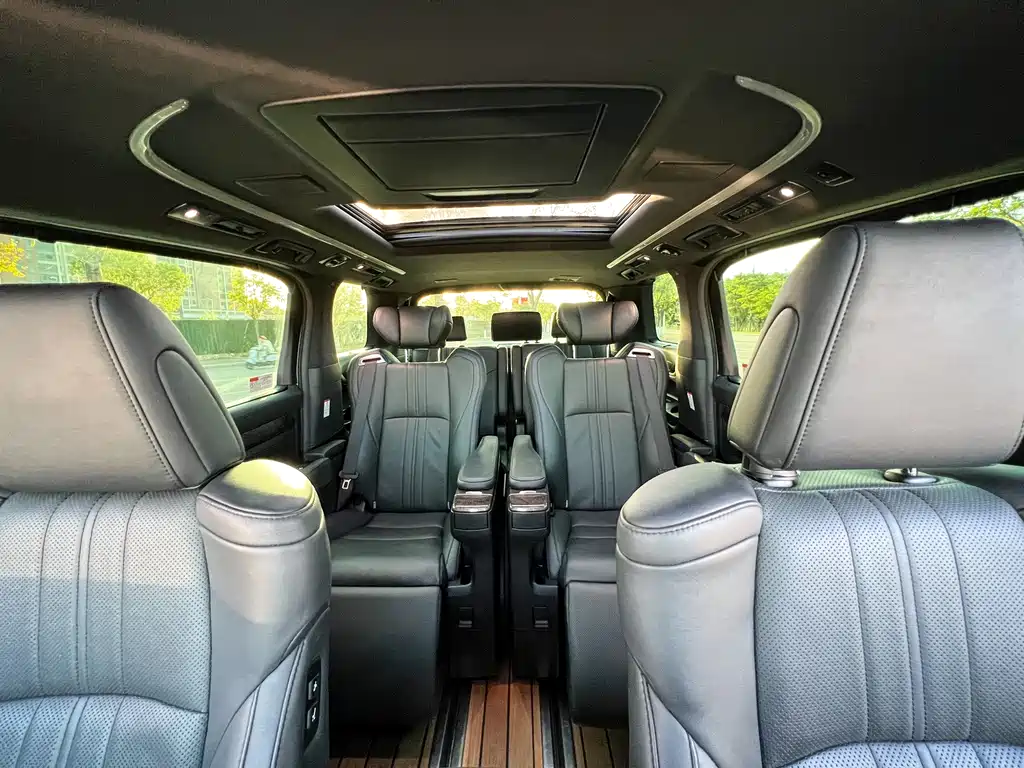 Toyota Alphard — миниатюра 4