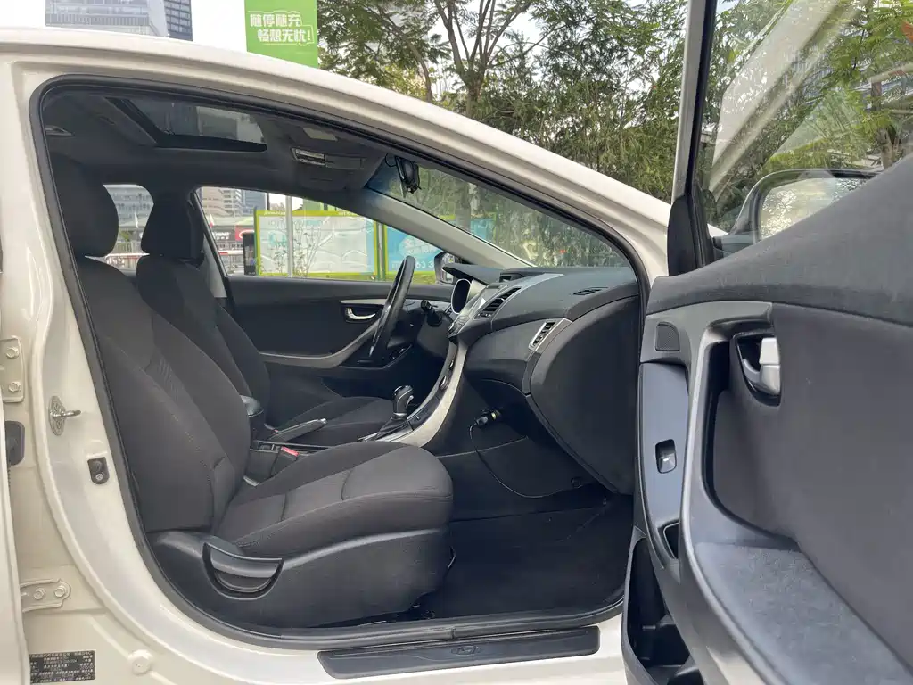 Hyundai Elantra Langdong — миниатюра 13