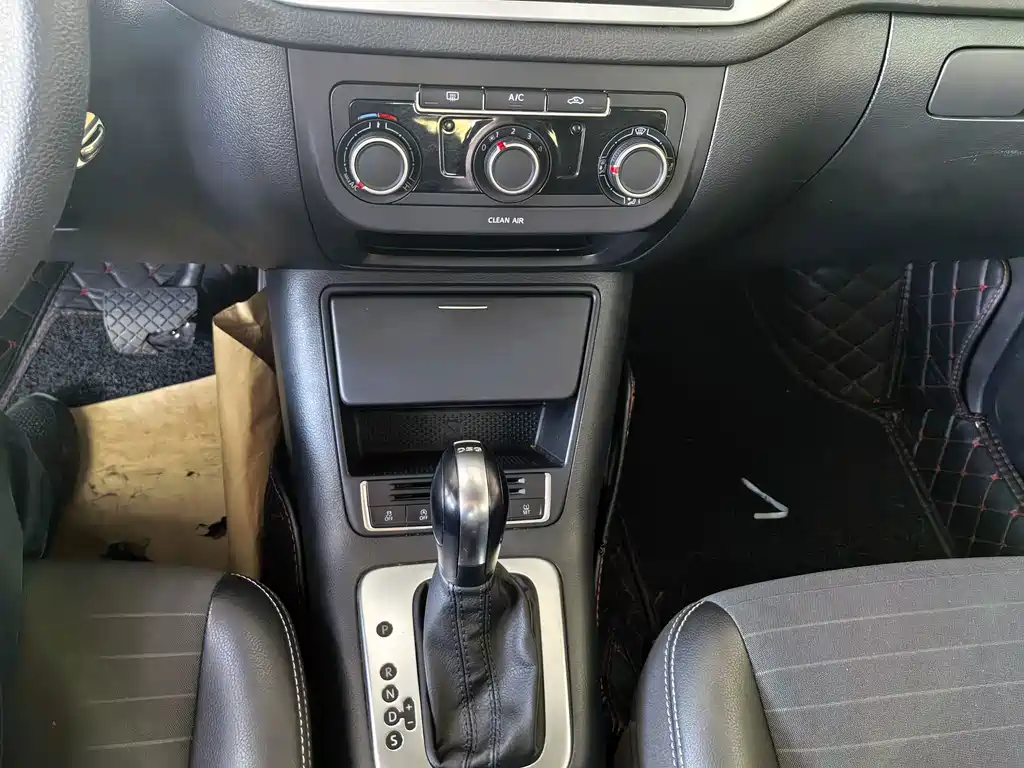 Volkswagen Tiguan — миниатюра 7