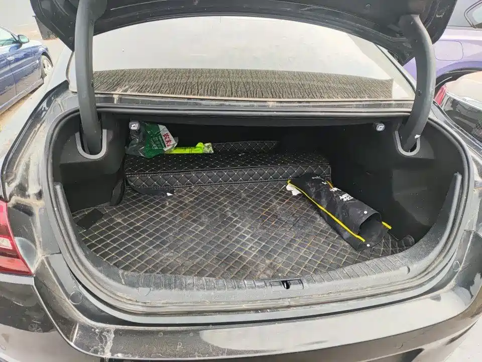 Hongqi H5 2020 1.8T AT