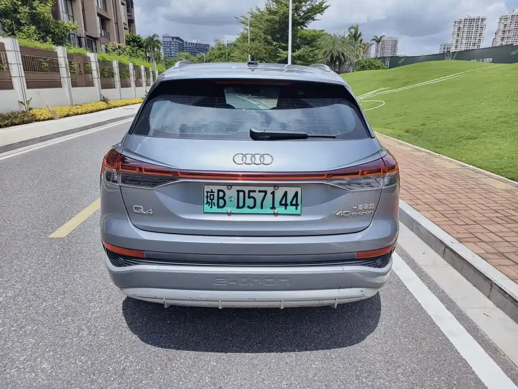 Audi Q4 e-tron — миниатюра 4