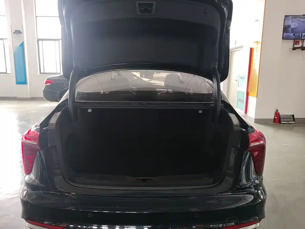 Hongqi Hongqi H5 — миниатюра 19