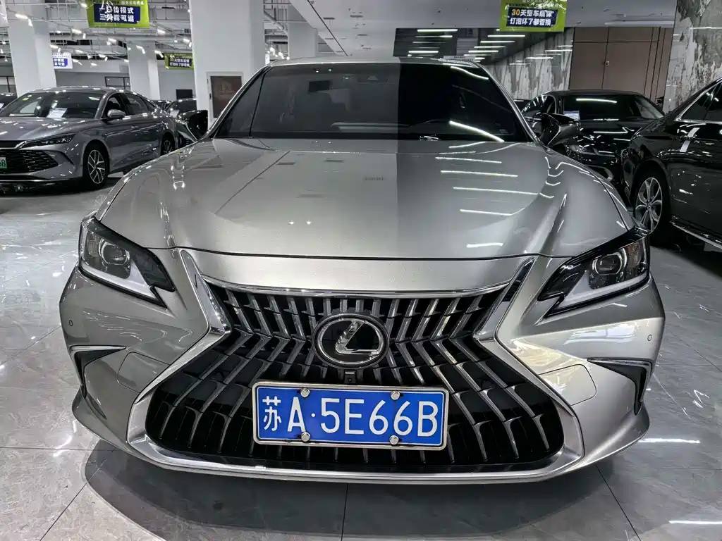 Lexus ES — миниатюра 6