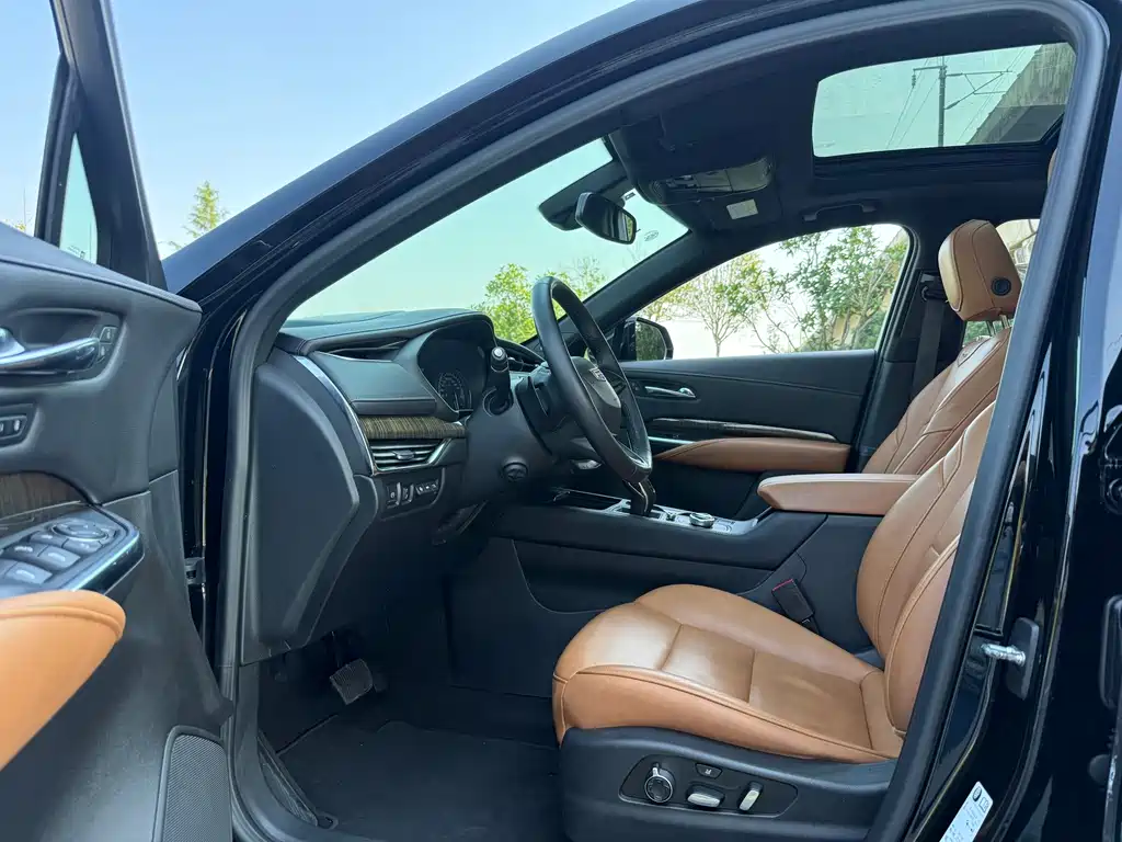 Cadillac XT4 — миниатюра 7