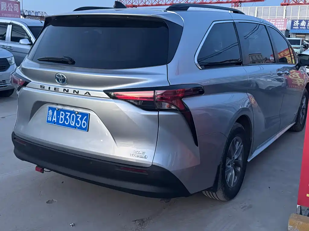 Toyota Sienna — миниатюра 6