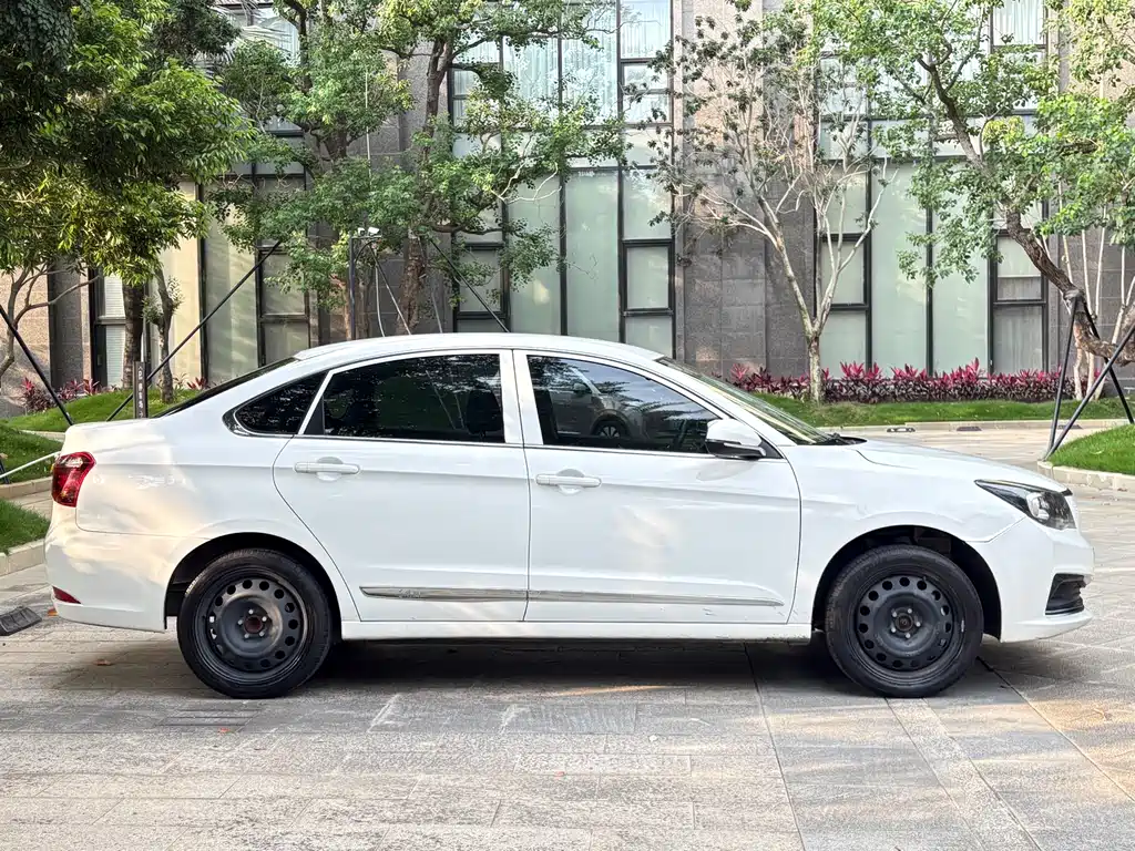 Dongfeng E70 2021 500