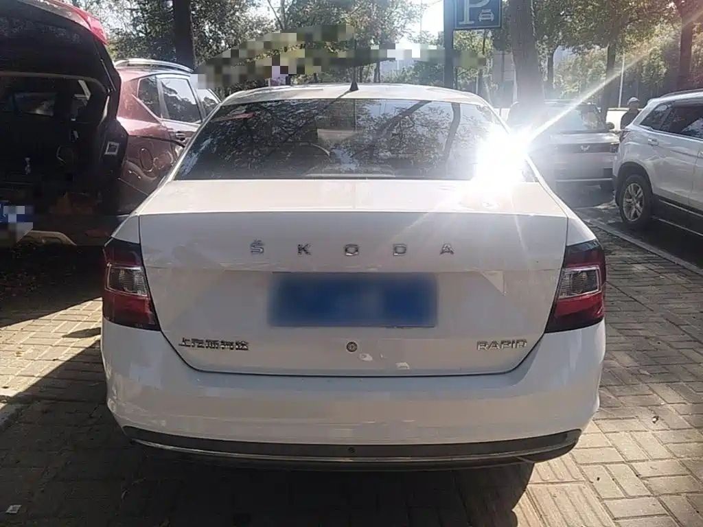 Skoda Rapid — миниатюра 6