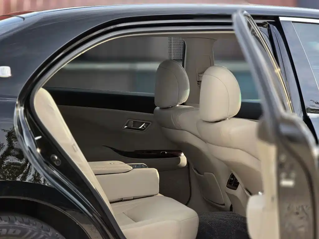 Toyota Crown — миниатюра 15