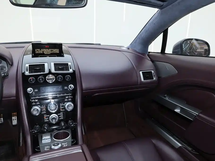 Aston Martin Rapide — миниатюра 14