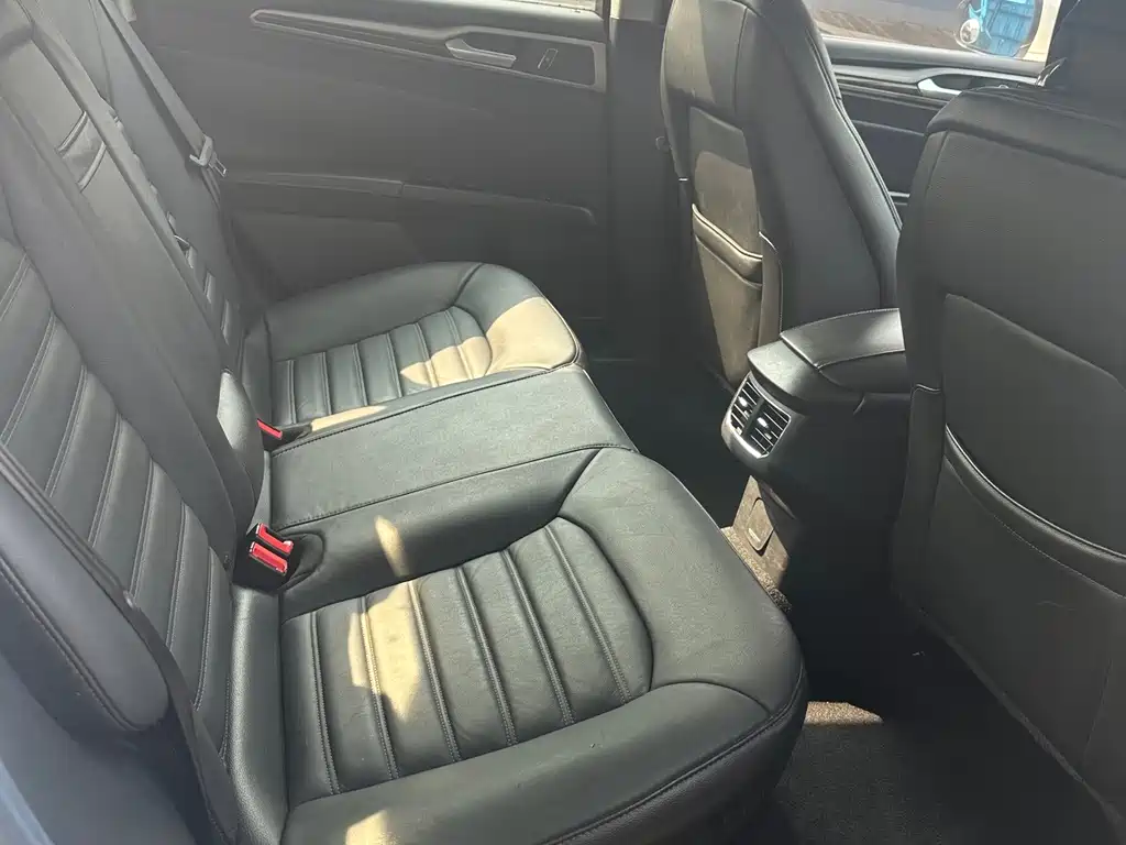 Ford Mondeo — миниатюра 5