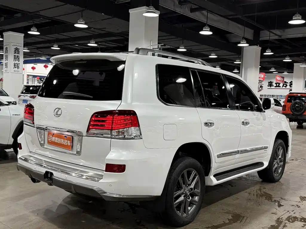 Lexus LX — миниатюра 9