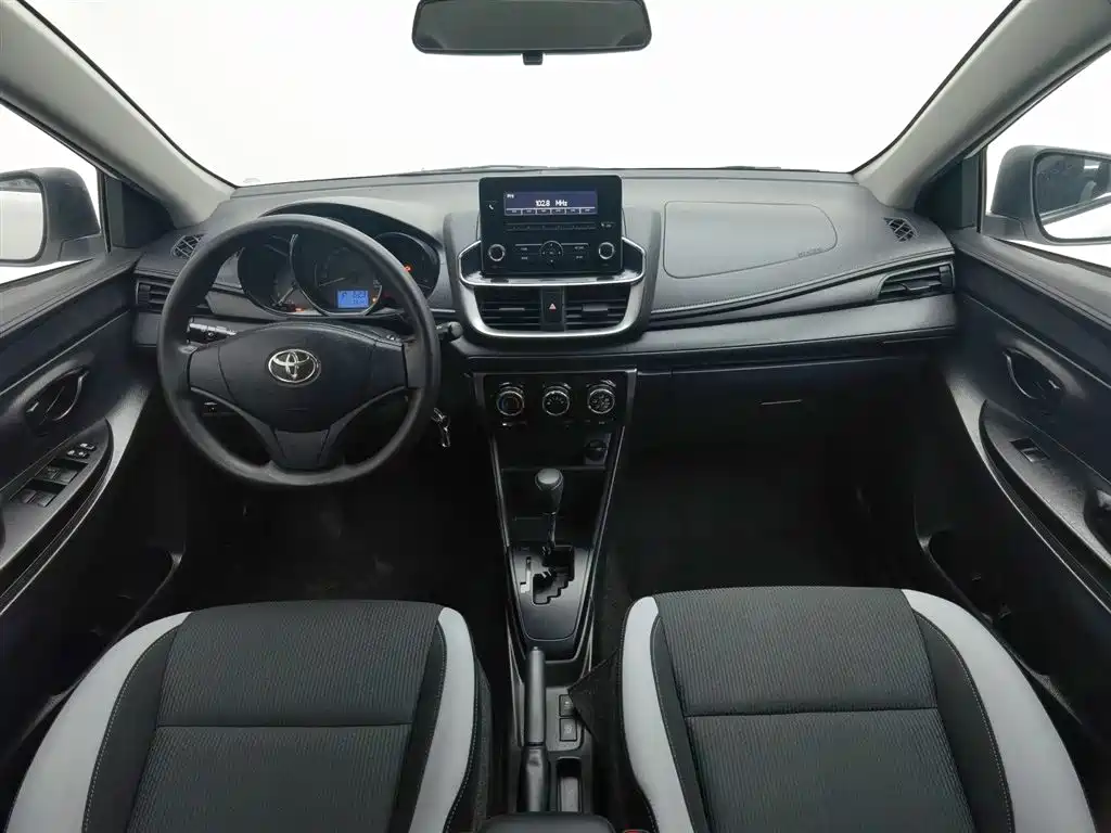 TOYOTA YARIS L ZHIXUAN