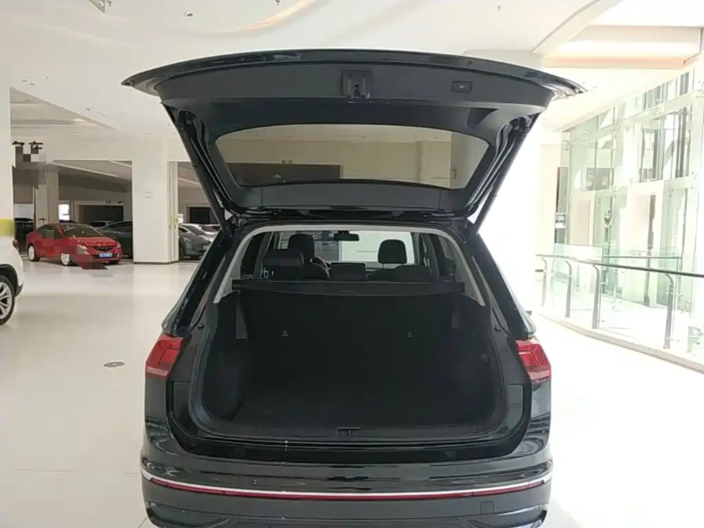 Volkswagen Tiguan L — миниатюра 19