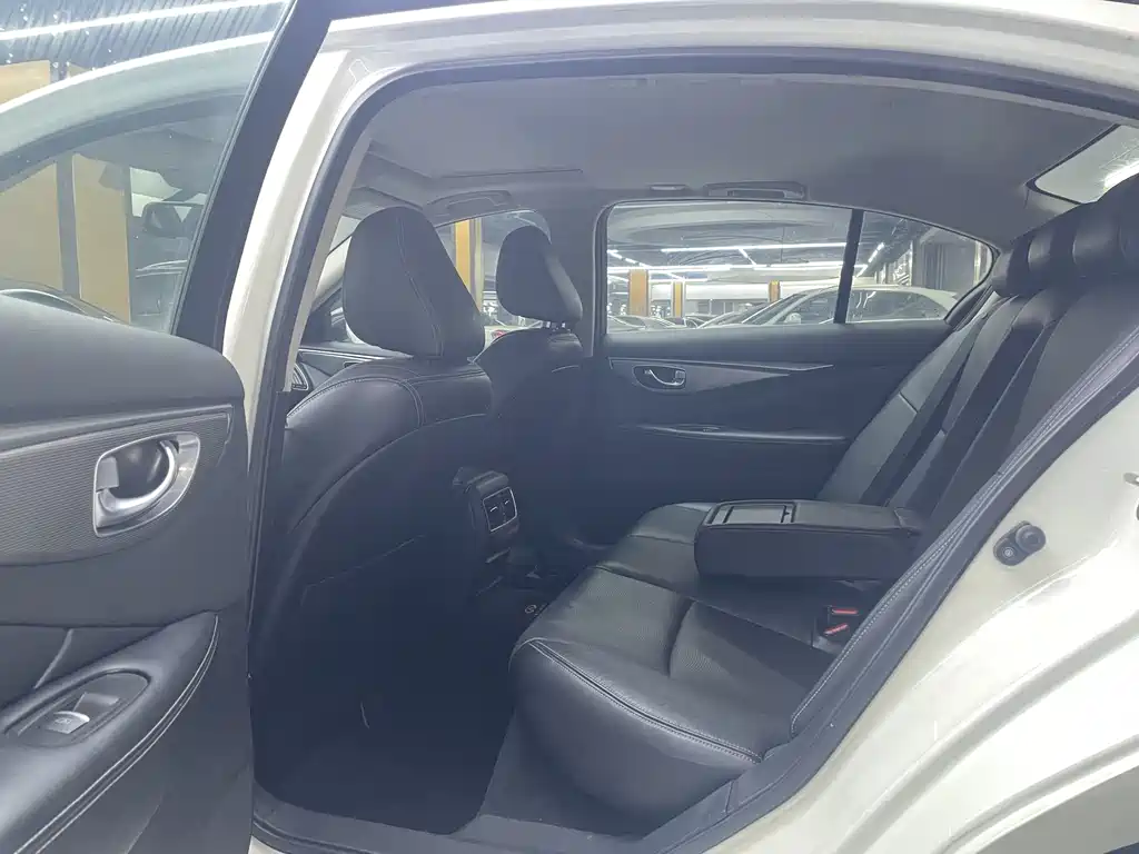 Infiniti Q50L 2016 2.0T