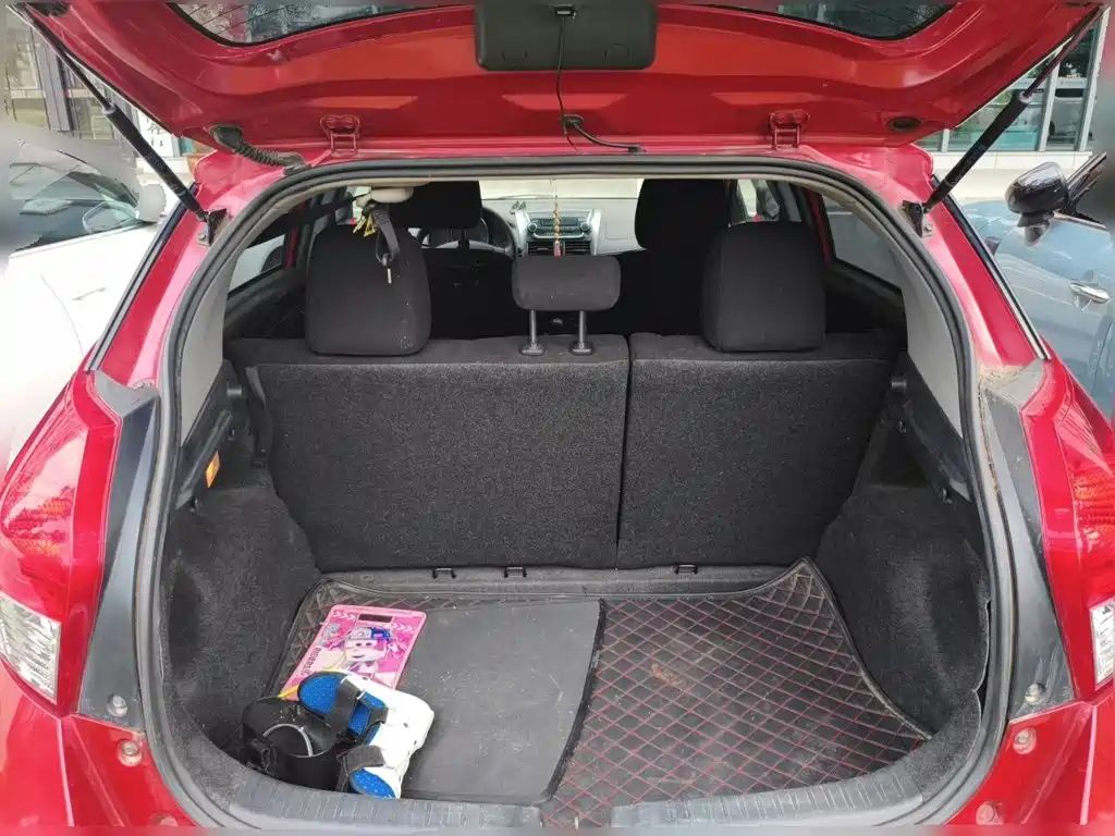 Toyota Yaris L — миниатюра 10