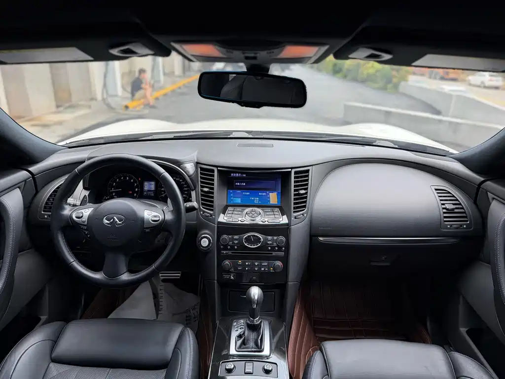 Infiniti QX70 — миниатюра 7