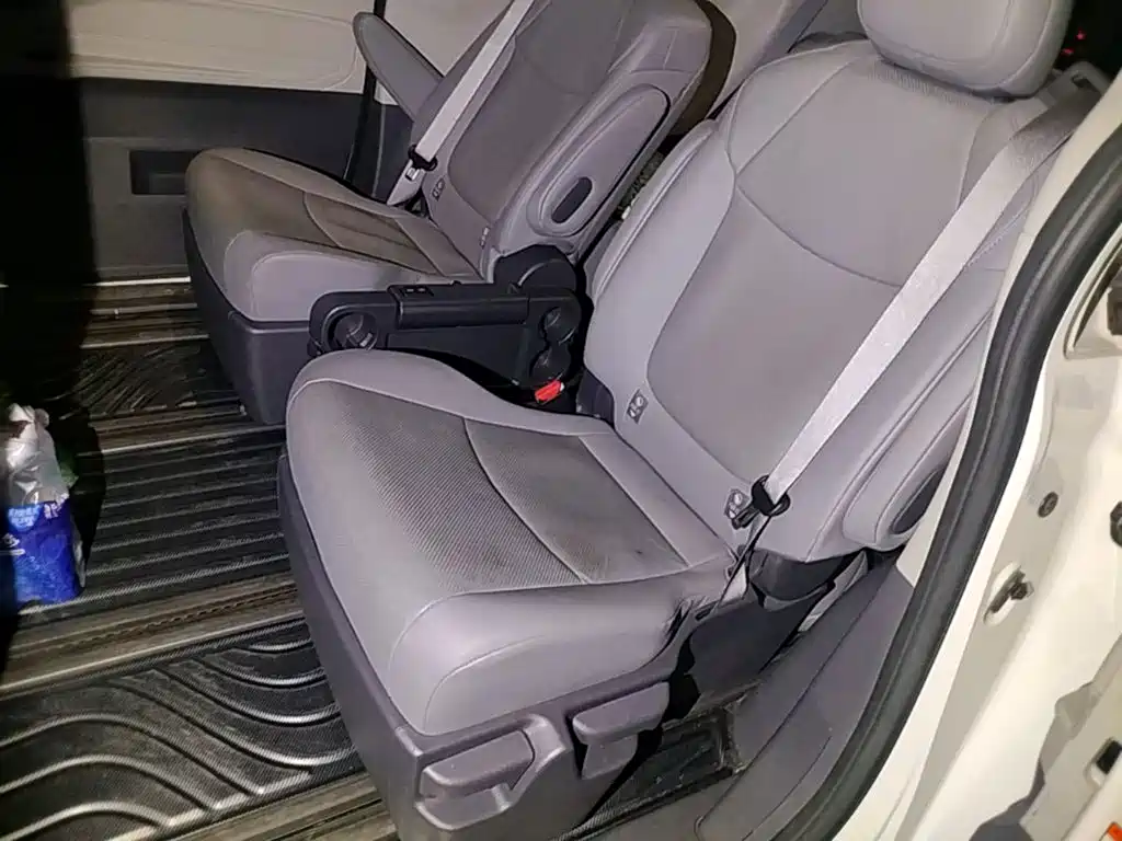 Toyota Granvia — миниатюра 22