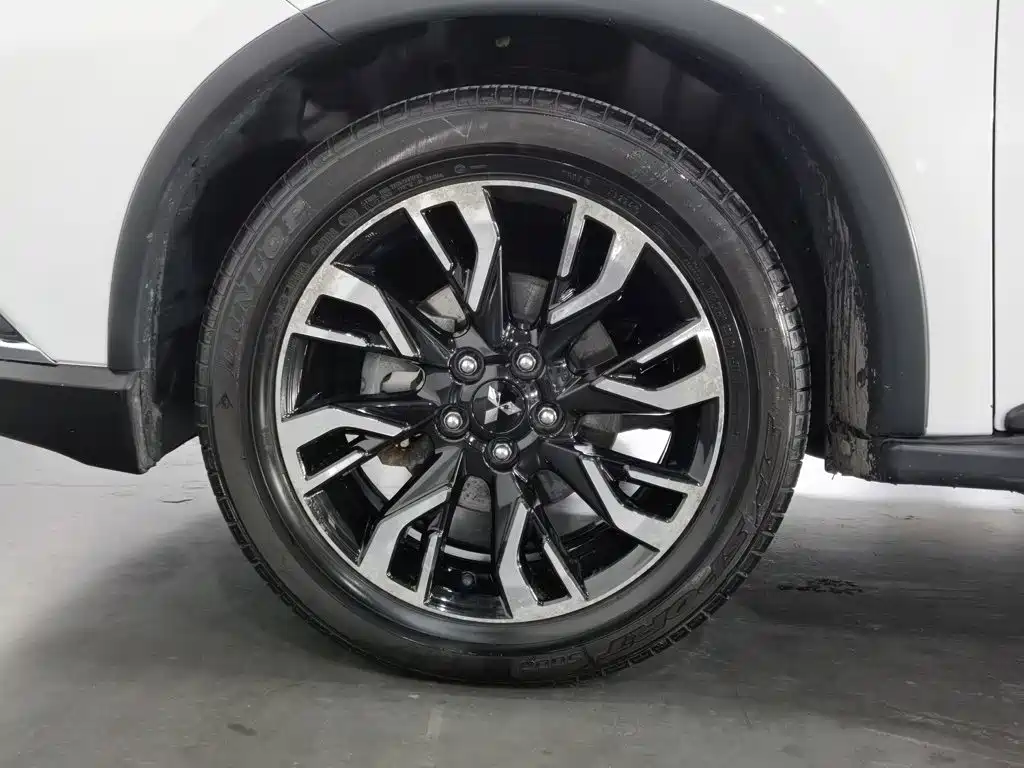 Mitsubishi Outlander — миниатюра 17