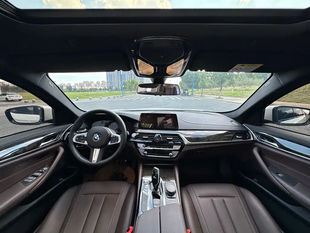 BMW 5 Series — миниатюра 16