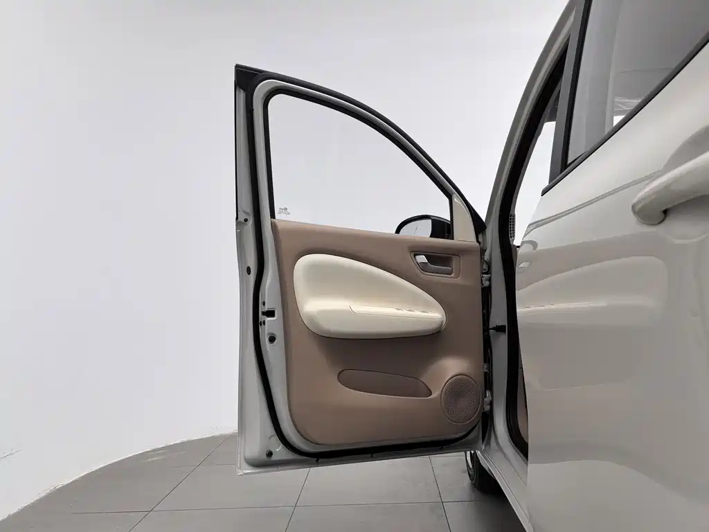 Wuling MINIEV — миниатюра 8